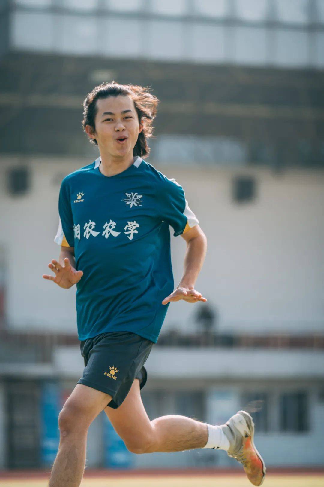 球员个人突破技术超群，带领球队胜出的简单介绍