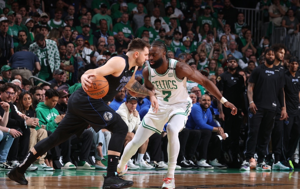 天津队碾压凯尔特人，欧文惊艳四座