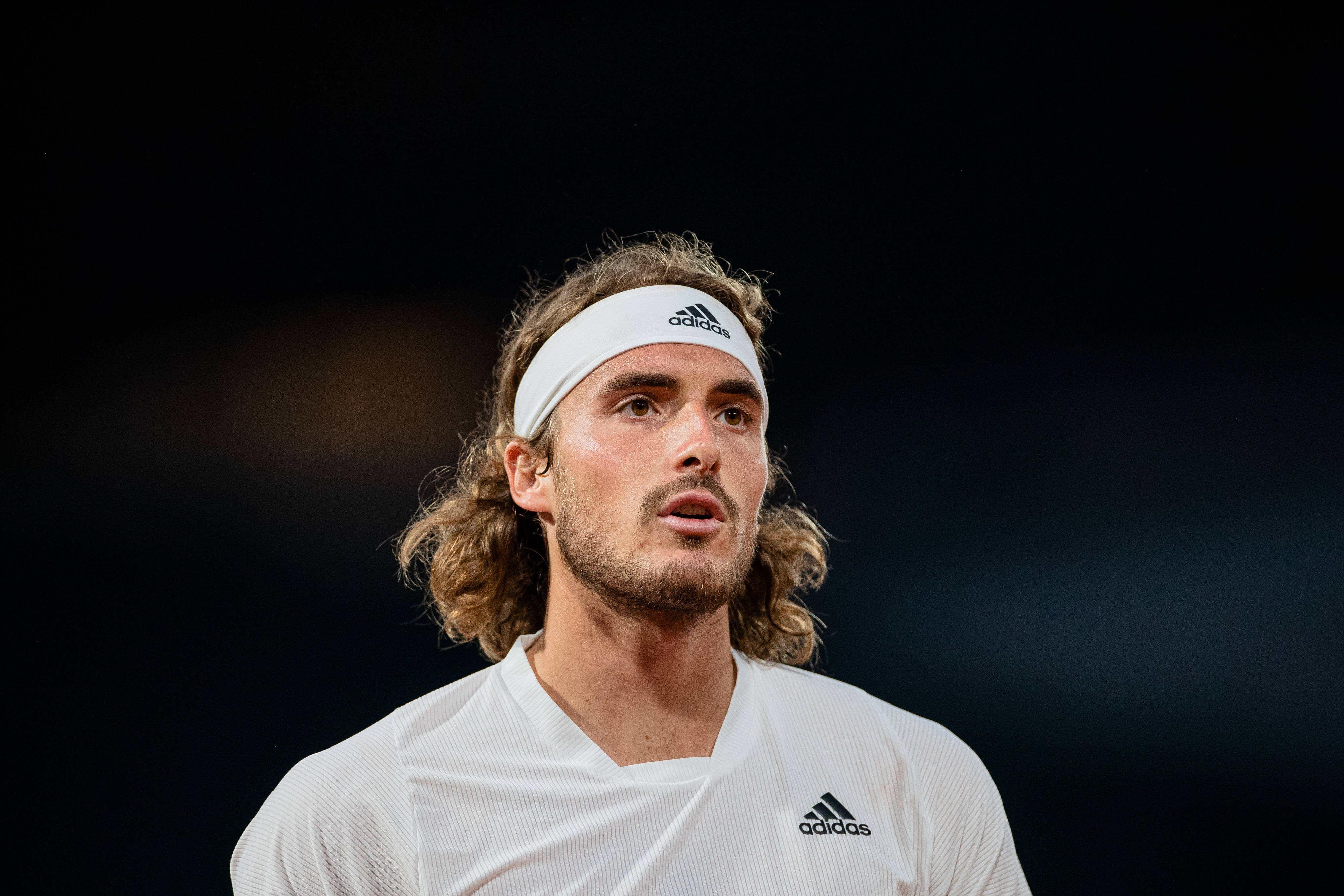 世俱杯参赛资格-法网碾压澳网，西西帕斯高光表现