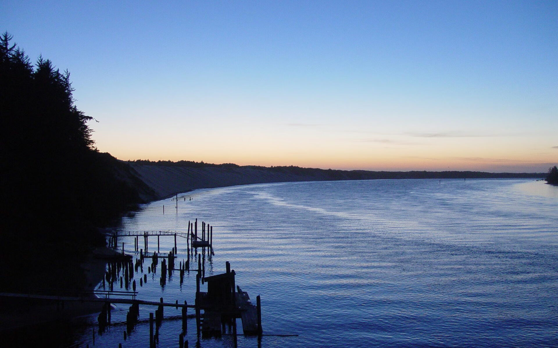 当无解先生在终场哨响时，安静地叠好球衣