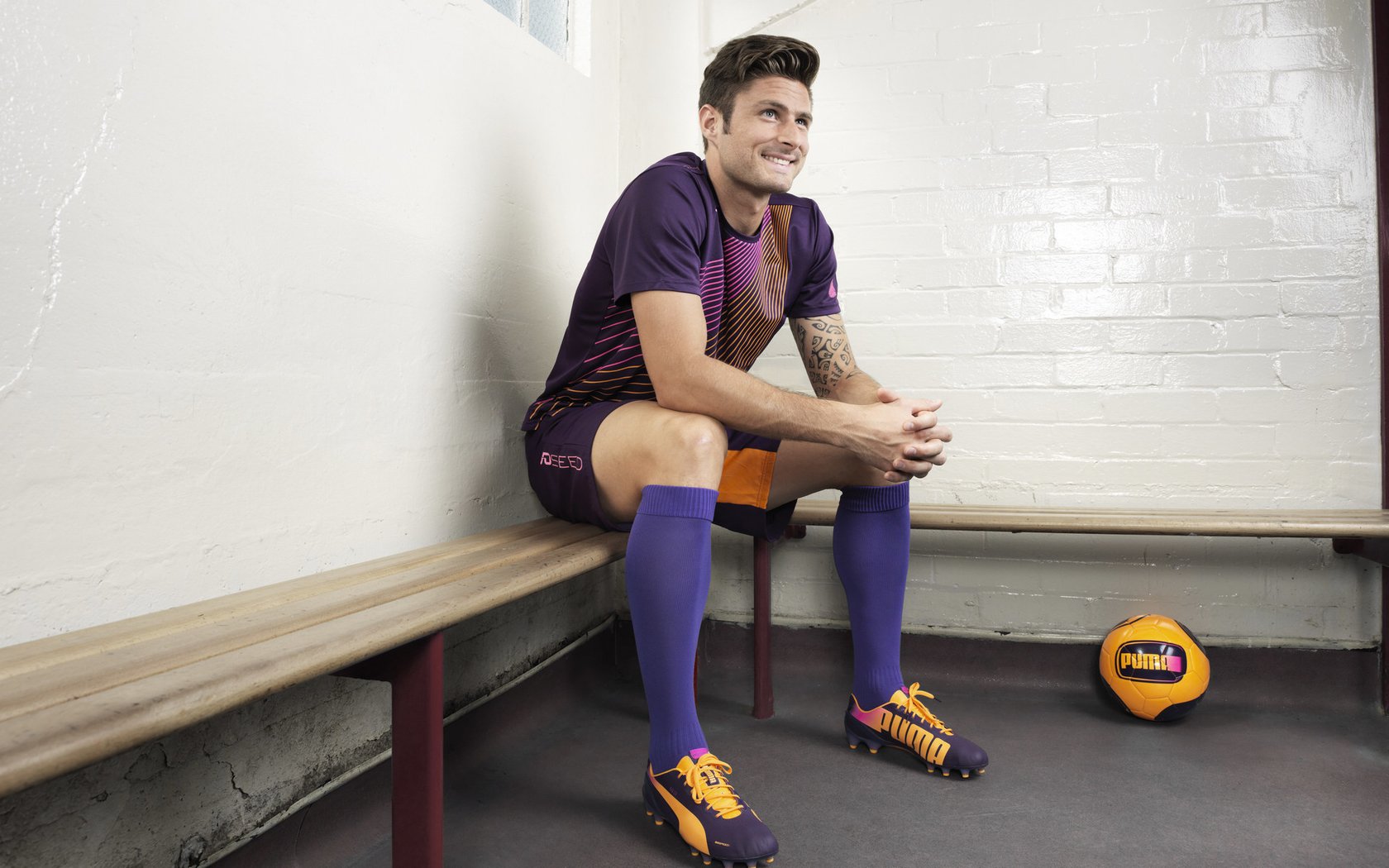 世俱杯参赛资格-闪耀斯坦福桥,戈麦斯一射两传,用实力打破所有质疑