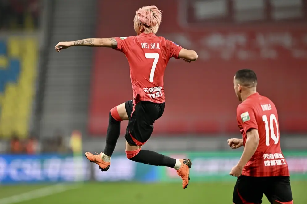 欧冠半决赛焦点战,深圳队击溃76人 欧冠半决赛焦点战,深圳队击溃76人